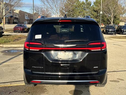 2026 Chrysler Pacifica Pinnacle AWD