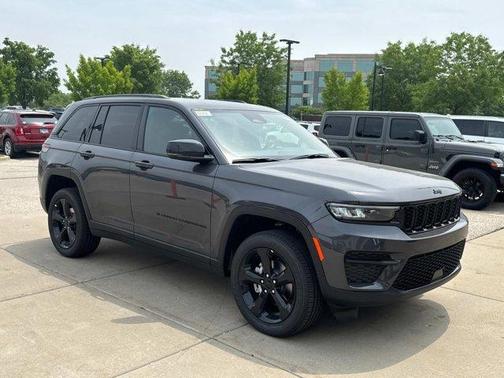 2025 Jeep Grand Cherokee Laredo