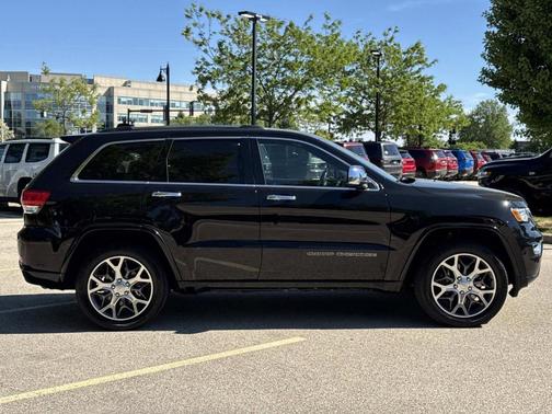 Diamond Black 2021 Jeep Grand Cherokee Overland
