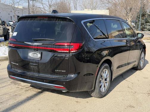 Diamond Black 2026 Chrysler Pacifica Limited