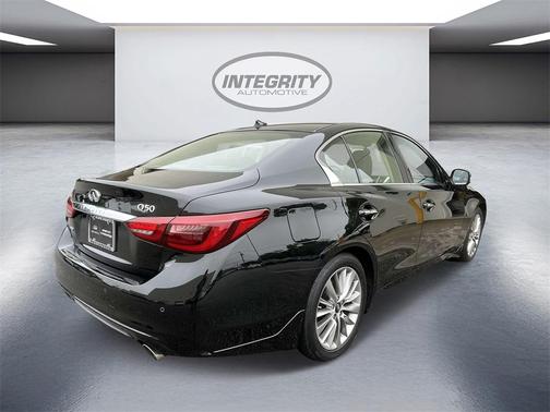 2022 INFINITI Q50 LUXE