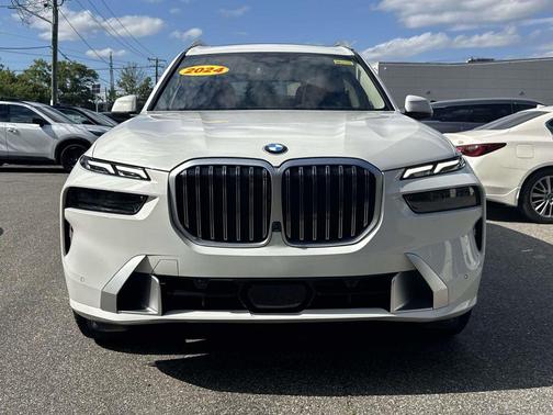Alpine White 2024 BMW X7 xDrive40i