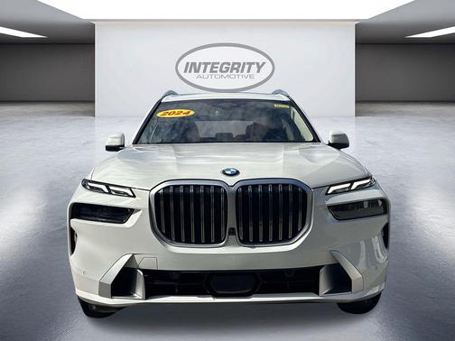 Alpine White 2024 BMW X7 xDrive40i