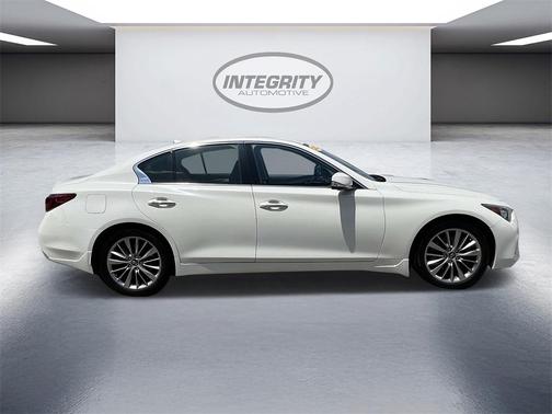 2023 INFINITI Q50 LUXE