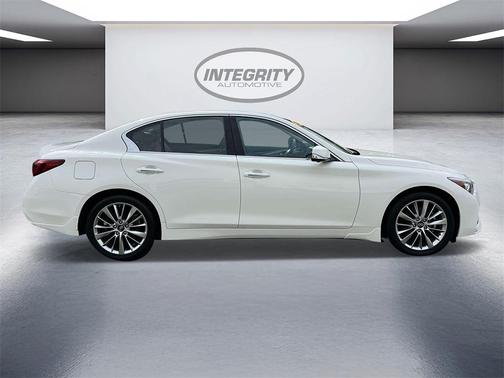 2022 INFINITI Q50 LUXE