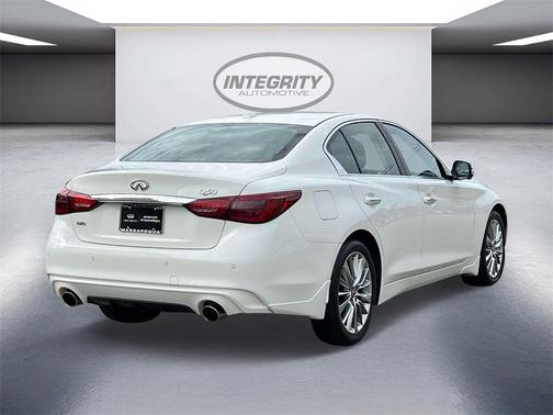 2022 INFINITI Q50 LUXE