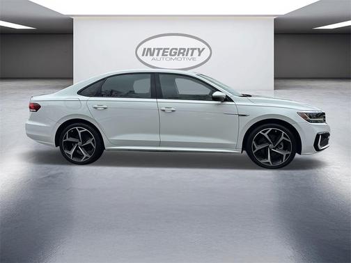 2022 Volkswagen Passat 2.0T R-Line
