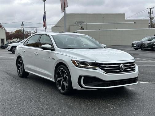 2022 Volkswagen Passat 2.0T R-Line