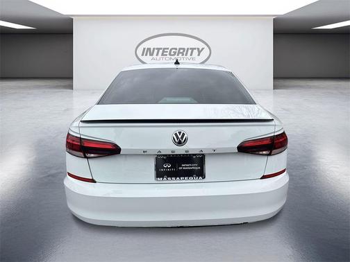 2022 Volkswagen Passat 2.0T R-Line