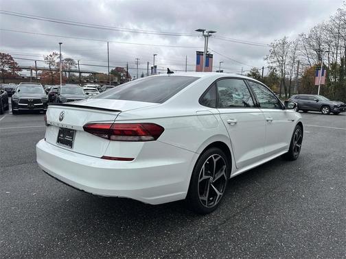 2022 Volkswagen Passat 2.0T R-Line
