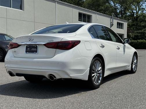 2023 INFINITI Q50 LUXE