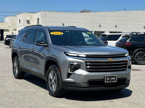 Sterling Gray Metallic 2024 Chevrolet Traverse LT