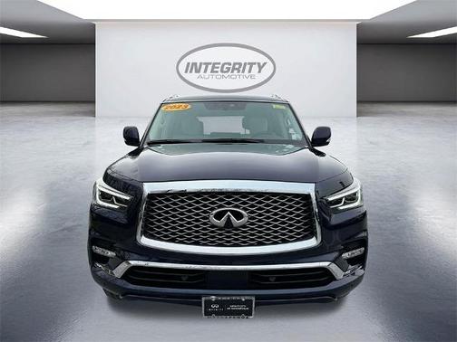2023 INFINITI QX80 LUXE