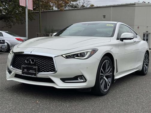 2022 INFINITI Q60 LUXE