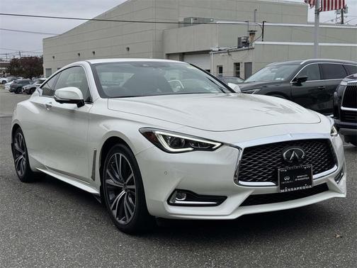 2022 INFINITI Q60 LUXE