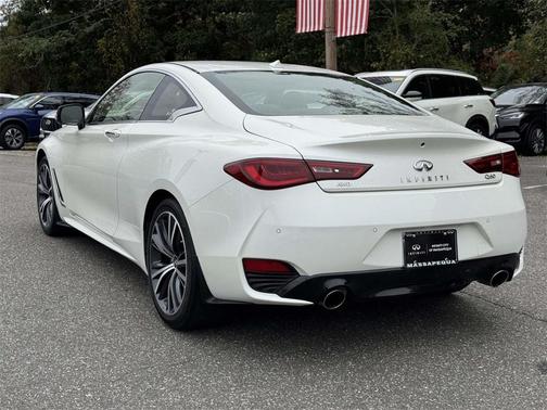 2022 INFINITI Q60 LUXE