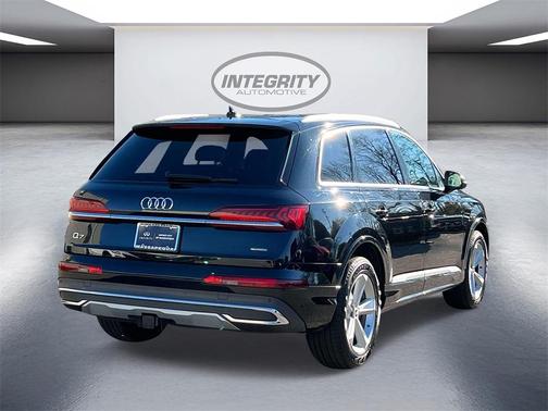 2022 Audi Q7 45 Premium Plus