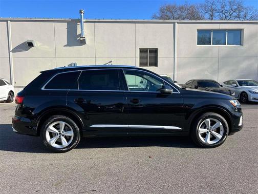 2022 Audi Q7 45 Premium Plus