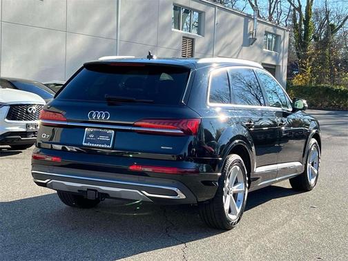 2022 Audi Q7 45 Premium Plus
