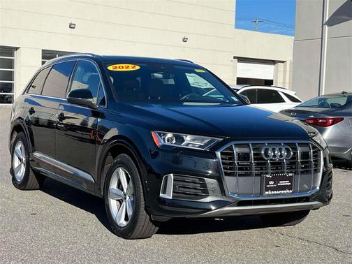2022 Audi Q7 45 Premium Plus