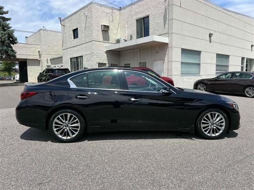 2022 INFINITI Q50 LUXE