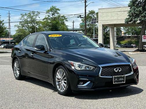 2022 INFINITI Q50 LUXE
