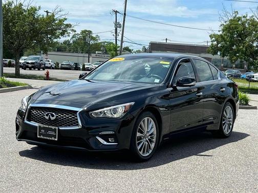2022 INFINITI Q50 LUXE