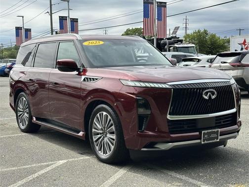 2025 INFINITI QX80 Luxe