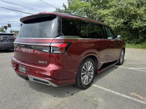 2025 INFINITI QX80 Luxe