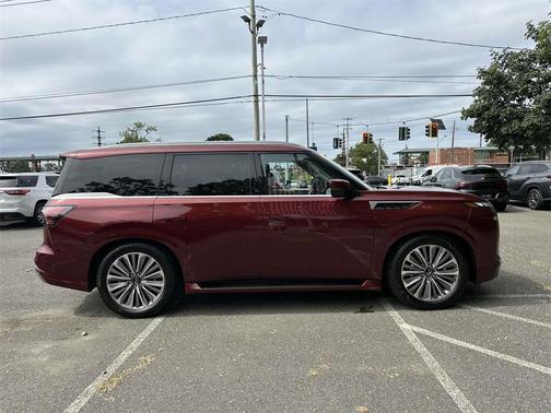 2025 INFINITI QX80 Luxe