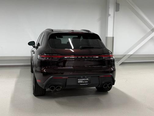 Copper Ruby Metallic 2026 Porsche Macan