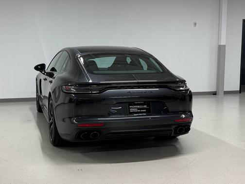 Volcano Grey Metallic 2022 Porsche Panamera