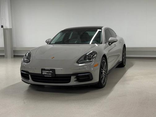 2017 Porsche Panamera 