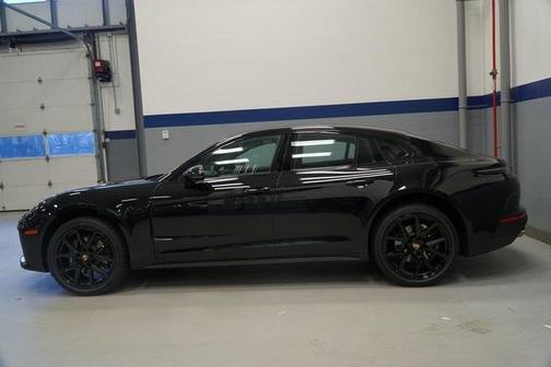 2026 Porsche Panamera 4