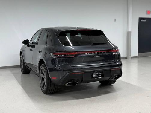 Volcano Grey Metallic 2025 Porsche Macan