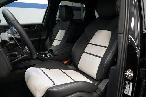 2025 Porsche Cayenne GTS
