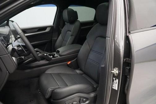 2025 Porsche Cayenne AWD