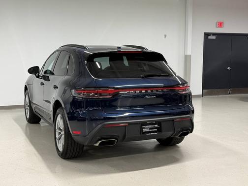 Night Blue Metallic 2022 Porsche Macan