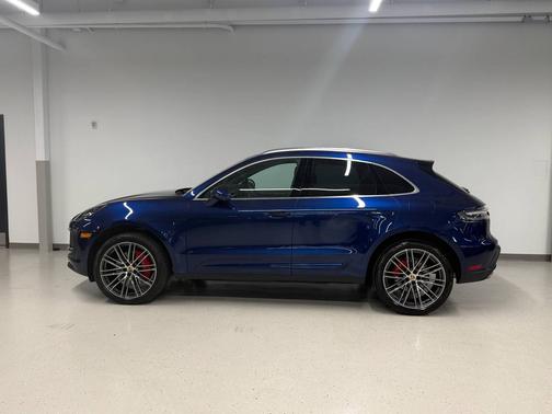 Gentian Blue Metallic 2024 Porsche Macan