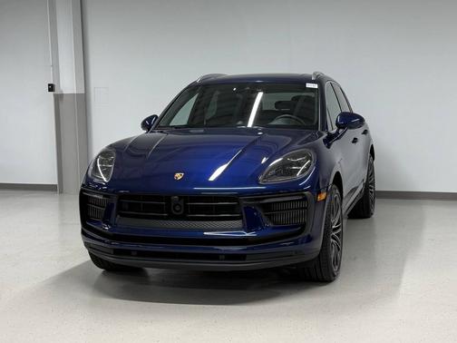 Gentian Blue Metallic 2024 Porsche Macan