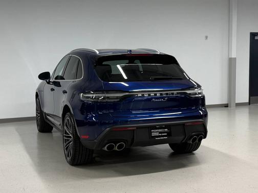 Gentian Blue Metallic 2024 Porsche Macan