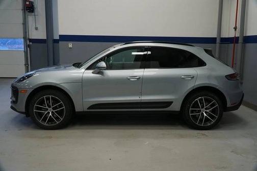 Dolomite Silver Metallic 2026 Porsche Macan