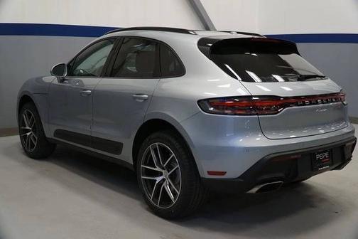 Dolomite Silver Metallic 2026 Porsche Macan
