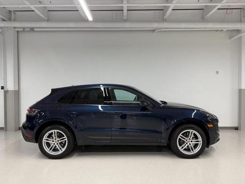 2022 Porsche Macan Base