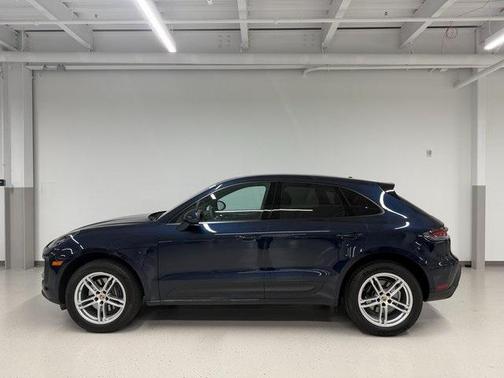 2022 Porsche Macan Base