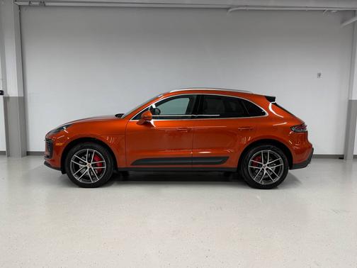 Papaya Metallic 2023 Porsche Macan
