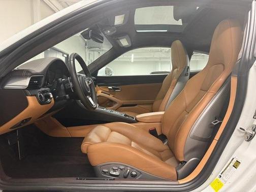 2017 Porsche 911 Carrera GTS