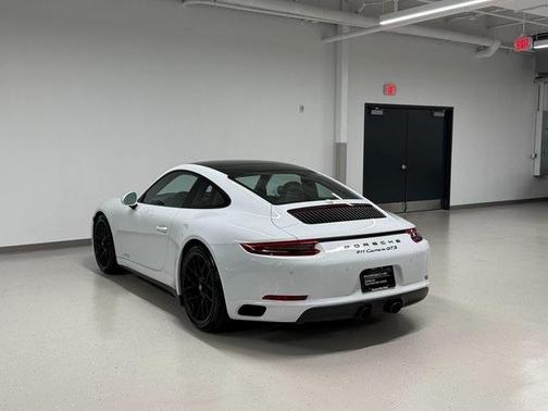 2017 Porsche 911 Carrera GTS