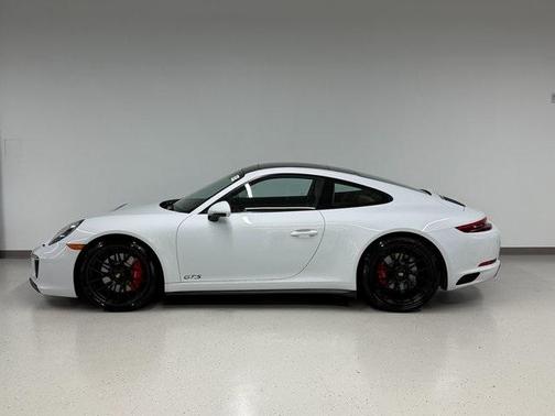 2017 Porsche 911 Carrera GTS