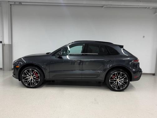 Volcano Grey Metallic 2023 Porsche Macan